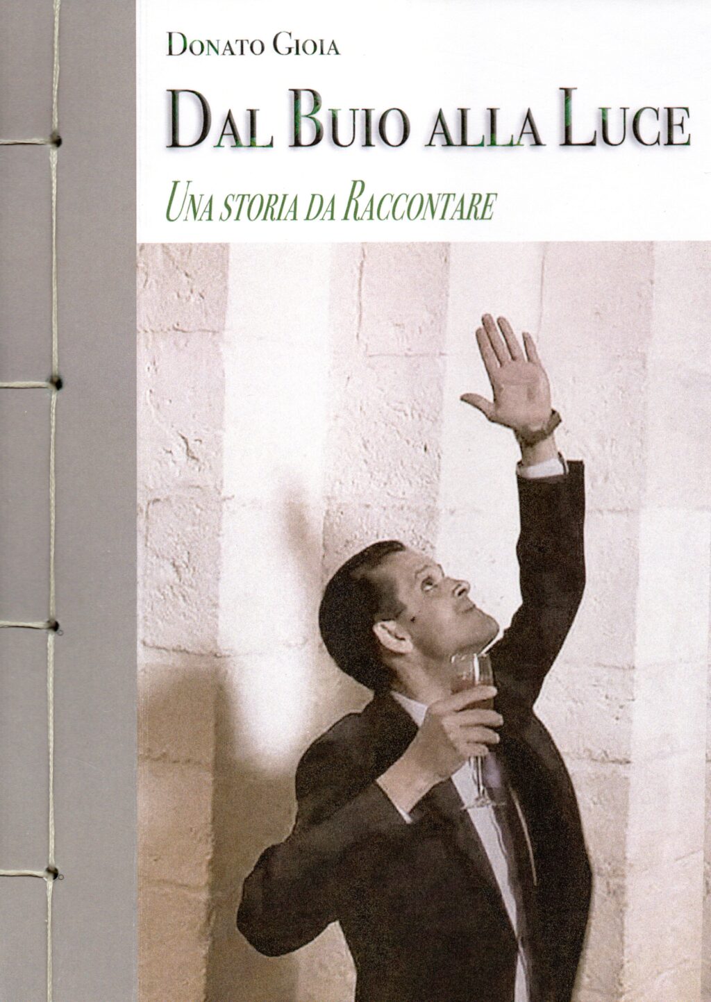 Copertina di Dal Buio alla Luce. Una storia da Raccontare