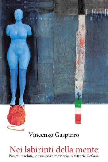 Copertina di Nei labirinti della mente. Passati insoluti, sottrazioni e memoria in Vittoria Defazio
